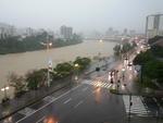 Domingo, dia 22 - Rio Itaja-Au, em Blumenau, visto do prdio da Prefeitura Municipal