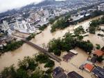 Sobrevoo registra pelo menos nove bairros tomados pela gua em Rio do Sul