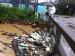 Chuva alagou ruas da cidade e causou desbarrancamentos