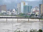 Domingo, dia 22 - Rio Itaja-Au, no Centro de Blumenau
