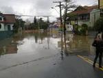 Domingo, dia 22 - Alagamento na Rua Humberto de Campos, prximo ao Parque Vila Germnica, em Blumenau