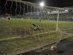 Partida do Blumenau contra o Barra, de Balnerio Cambori, no Estdio do Sesi, na noite do dia 2 de outubro. O Blumenau venceu o Barra, por 4 a 0, pela Terceirona catarinense. No incio da partida Chico, o Artilheiro de Deus, foi homenageado na despedida dos gramados.