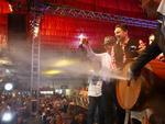 Com a cerminnia e sangria do primeiro barril de chope, a 30 Oktoberfest  aberta oficialmente na Vila Germnica