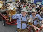 O terceiro desfile da 30 Oktoberfest reuniu cerca de 11 mil pessoas na Rua XV de Novembro, no Centro de Blumenau. Ao todo, 95 alegorias participaram do desfile que durou aproximadamente duas horas