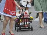O terceiro desfile da 30 Oktoberfest reuniu cerca de 11 mil pessoas na Rua XV de Novembro, no Centro de Blumenau. Ao todo, 95 alegorias participaram do desfile que durou aproximadamente duas horas