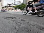 O Santa regostrou alguns buracos e mato nas ruas de Blumenau. Confira a galeria e se no caminho por onde voc passa o problema se repete, envie uma foto para geral@santa.com.br    