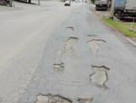 O Santa regostrou alguns buracos e mato nas ruas de Blumenau. Confira a galeria e se no caminho por onde voc passa o problema se repete, envie uma foto para geral@santa.com.br    