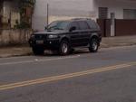 Carro estaciona na ciclofaixa da Almirante Barroso 