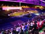 Emoo, nervosismo, sorrisos e aplausos sintetizaram o que foi a cerimnia de abertura dos 53 Jasc. Depois de um atraso de quase meia hora, a festa comeou e fez jus ao slogan desta edio: O Corao do Esporte Bate Aqui