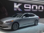 Kia K900: motores V6 3.8 com 311 cv e o V8 5.0 e 420 cavalos de potncia.