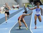 Tamiris de Liz, atleta de Joinville, cai ao passar a linha de chegada da prova dos 100 metros rasos, nos Jasc