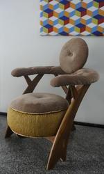 Os mveis e peas de decorao da marca blumenauense SW Studio Art Design so feitos com pneus e sisal