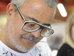 O estilista Ronaldo Fraga conta que inspirao  ter olhos para ver. Em passagem por Pomerode na semana passada, ele ministrou aulas de desenho no Orbitato Institudo de Estudos em Arquitetura, Moda e Design