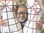  O estilista Ronaldo Fraga conta que inspirao  ter olhos para ver. Em passagem por Pomerode na semana passada, ele ministrou aulas de desenho no Orbitato Institudo de Estudos em Arquitetura, Moda e Design