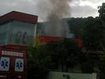 Incndio consumiu a empresa Lang Confeces, no Bairro Bateas, em Brusque