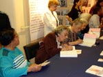 Estreantes aos setenta. Estas so quatro das senhoras de Porto Alegre selecionadas para ter suas histrias contadas no livro. Da esquerda para a direita: Judith Maria dos Santos, 79 anos, Elvira Barata, 92, Ineri da Costa, 70, e Elza Gonalves, 85.