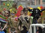 Mais de duas mil pessoas desfilam em comemorao aos 164 anos de Blumenau  O desfile na rua XV de Novembro foi ameaado pela chuva, mas participantes no desanimaram e foram at o final