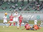So 180 minutos. Metropolitano e Tombense (MG) tm mais 90 minutos para decidir quem seguir vivo na Srie D do Brasileiro e, consequentemente, e na briga pelo acesso  Srie C nacional. Torcedores, dirigentes, jogadores e membros da comisso tcnica do Verdo deixaram o Sesi com o mesmo sentimento: o time no fez um bom jogo.