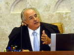 Presidente do Supremo, Nelson Jobim, fala durante a reunio