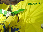 Na loja de Guga tambm podem ser encontrados alguns artigos pessoas do tenista, como o uniforme usado na Copa Davis