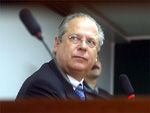 Jos Dirceu se prepara para falar com a imprensa