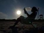 Cenas de vero no fim de tarde de sbado 20/12/2014 na Praia de Navegantes, centro