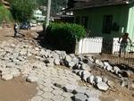 Depois do temporal desta quarta-feira (11), algumas ruas de Blumenau tiveram que passar por alguns reparos. A Rua Aranrangu teve parte do calamento danificado.