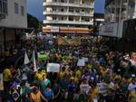 Manifestao nas ruas de Blumenau terminou s 18h30min de forma pacfica