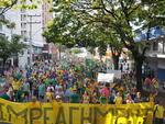 Manifestao nas ruas de Blumenau terminou s 18h30min de forma pacfica