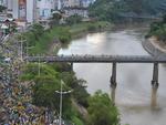 Manifestao nas ruas de Blumenau terminou s 18h30min de forma pacfica