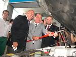 Governador Luiz Henrique da Silveira inaugura bomba de gs natural em Itaja com o ento prefeito do municpio, ( direita na imagem)