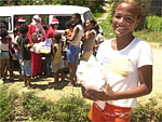 Crianas de Porto Alegre e Regio Metropolitana receberam brinquedos, roupas, cestas bsicas e fraldas descartveis