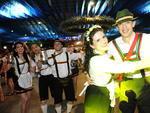Noite de sabado na Oktoberfest em Blumenau
