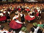 Noite de sabado na Oktoberfest em Blumenau