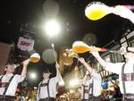 Desfile da Oktoberfest na rua XV em Blumenau