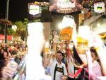 Desfile da Oktoberfest na rua XV em Blumenau