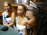 Corte do Carnaval: 2 Princesa Thiene Silva de Souza (E), 1 Princesa Brbara Pereira Nascimento (C) e Rainha do Carnaval 2006, Juliana Oliveira da Silva