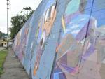 Grafiteiros comeam a pintar o muro do Jornal de Santa Catarina em comemorao aos 45 anos do Santa.