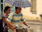 Cubanos sofrem com a passagem da tempestade tropical que chegou a transformar-se em furaco de categoria 1, em escala de intensidade de um mximo 5