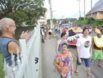 Desfile de carnaval da escola Unidos do Salto do Norte na rua Johann Sachse em Blumenau