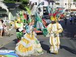 Desfile de carnaval da escola Unidos do Salto do Norte na rua Johann Sachse em Blumenau