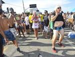 Navegay, um dos maiores blocos de sujos do sul arrasta uma multido pela orla em Navegantes.