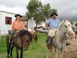 Rodrigo e Cristina Dutra na sexta cavalgada farrapa do Piquete Rastros de Farrapos, 1 Capital Farroupilha. Olha o tempo l atrs