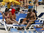 Aps dois anos da tragdia, praias da Tailndia voltam a ser visitadas por turistas 