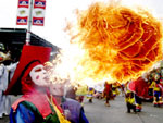 Colombiano faz performance durante o desfile de carnaval de Barranquilla