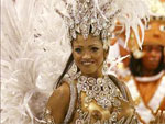 Passista samba na avenida no desfile da Viradouro