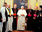 Papa Bento XVI durante seu encontro com um grupo de catlicos e representantes de outras religies