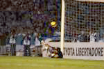 Momento do segundo gol do Grêmio no Defensor