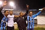 Da esquerda para a direita: Éverton, Ramón, Amoroso e Bruno Teles comemorando a vitória do Grêmio