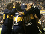 Jogadores do Boca Juniors comemoram o primeiro do em cima do Grmio